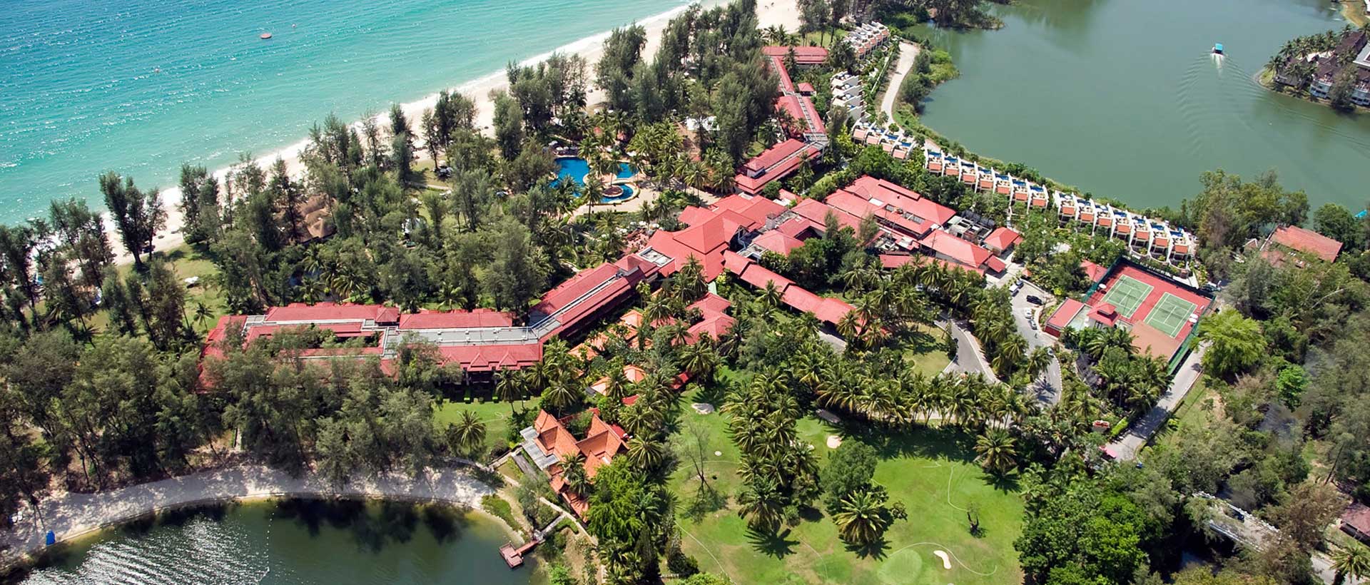 Golfreisen Phuket - Dusit Thani Laguna Phuket. Als Mitglied der "Leading Hotels of the World" gehört das Dusit Laguna seit vielen Jahren zu den führenden Häusern auf Phuket. Freundlicher Service und die Super-Strandlage machen es so überaus beliebt.